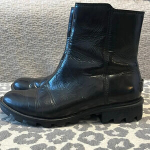 HOST PICK ✨SOREL Patent Leather Chelsea Boots Waterproof, Size 8